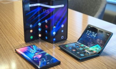 এবার মিড রেঞ্জে পাওয়া যাবে ফোল্ডিং ফোন