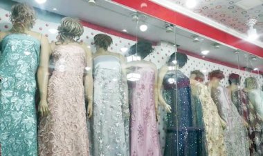 এবার পুতুলের মাথা কাটছে তালেবান