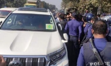 এমপি রুমিন ফারহানার গাড়ি আটকে দিল পুলিশ