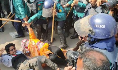 আন্দোলনকারীদের পুলিশের  লাঠিচার্জ:  আড়াই ঘণ্টা পরে যানচলাচল স্বাভাবিক