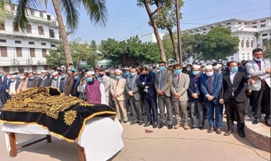 সুপ্রিম কোর্ট প্রাঙ্গণে টি এইচ খানের জানাজা