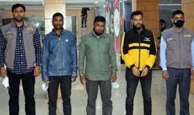 সরকারি চাকরির প্রলোভন দেখিয়ে ব্লাঙ্ক চেক-স্ট্যাম্প নিতেন তারা