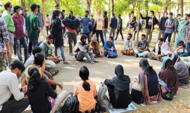 ভিসির পদত্যাগ দাবিতে আমরণ অনশনে শাবি শিক্ষার্থীরা