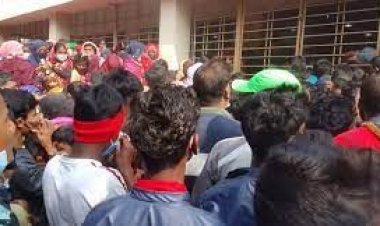 টিকা নিতে হৈ-হুল্লোড় শিক্ষার্থীদের, শঙ্কায় অভিভাবকরা