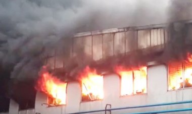 নারায়ণগঞ্জে পোশাক কারখানায় ভয়াবহ আগুন, নিয়ন্ত্রণে ১০ ইউনিট