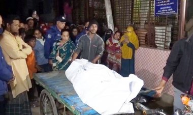 প্রকাশ্যে বাড়িতে ডুকে গৃহবধূকে গলা কেটে খুন