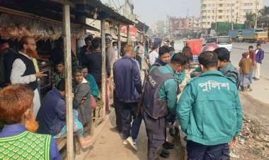 গাজীপুরে কারখানা বন্ধের ঘোষণায় শ্রমিকদের বিক্ষোভ