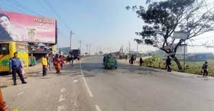 ব্রাহ্মণবাড়িয়ায় ১৪৪ ধারা: বাস বন্ধে দুর্ভোগে যাত্রীরা