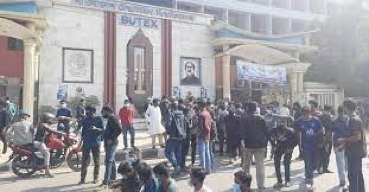 দাবি বিবেচনার আশ্বাসে সড়ক ছাড়লেন বুটেক্স শিক্ষার্থীরা