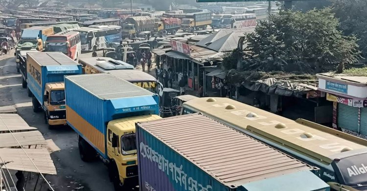 ফেরি সংকটে ভুগছে দৌলতদিয়া ঘাট, ভোগান্তি চরমে