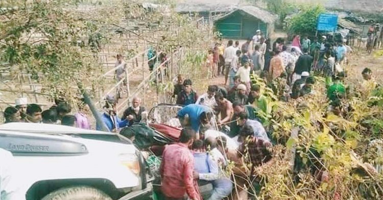 কক্সবাজার মেরিন ড্রাইভে প্রাণ গেল ২ যাত্রীর