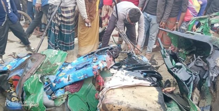 বগুড়ার শেরপুরে বাসের চাপায় নিহত ৫