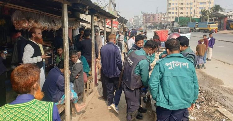 গাজীপুরে কারখানা বন্ধের ঘোষণায় শ্রমিকদের বিক্ষোভ