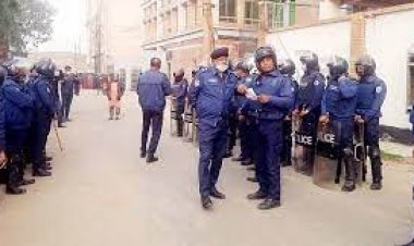 টঙ্গীতে শ্রমিক-পুলিশ সংঘর্ষ, ৩ কারখানা ছুটি ঘোষণা