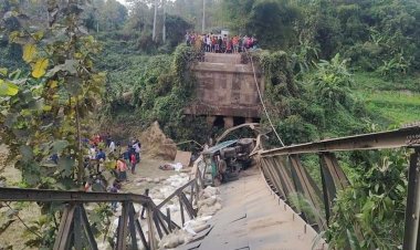 বান্দরবানে বেইলি ব্রিজ ভে‌ঙে ট্রাকচালক নিহত, সড়ক যোগা‌যোগ বন্ধ
