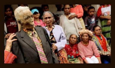 মৃতদের সঙ্গে খাওয়া-দাওয়া, সেলফি, তোরাজা জাতিদের আশ্চর্য উৎসব!