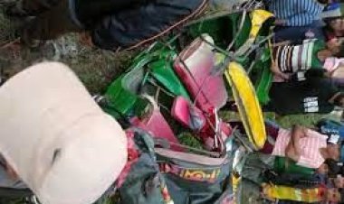 মতলবে মাইক্রোবাস-অটো সংঘর্ষে নিহত ৪