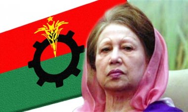 মাদার ডেমোক্রেসি সন্মাননা পেলেন খালেদা জিয়া