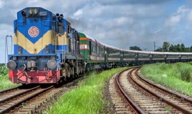 রেলমন্ত্রীর আত্মীয় পরিচয় দেওয়া যাত্রীকে জরিমানা, টিটিই বরখাস্ত