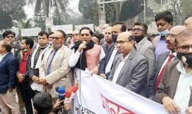 ‘আঙুল বাকা করতে বাধ্য করবে না, আমরা আমলাতন্ত্রের গোলাম নই’