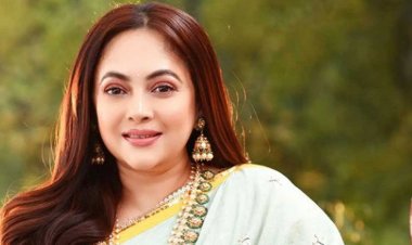 শ্রীলেখার বাড়িতে নাম না জানা প্রেমিকের উপহার