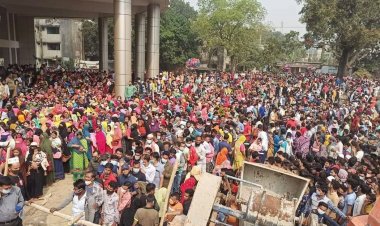 সাভারে টিকাপ্রত্যাশীদের লাঠিপেটা, আহত ৩