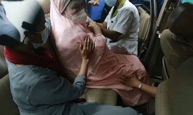 দুপুরে করোনার বুস্টার ডোজ নেবেন খালেদা জিয়া