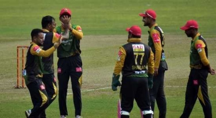 মাহমুদউল্লাহর দুর্দান্ত ব্যাটিংয়ে বড় সংগ্রহ পেল ঢাকা