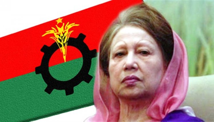 মাদার ডেমোক্রেসি সন্মাননা পেলেন খালেদা জিয়া