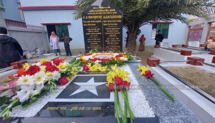 নায়ক মান্নার কবর সংস্কার করলেন তার স্ত্রী