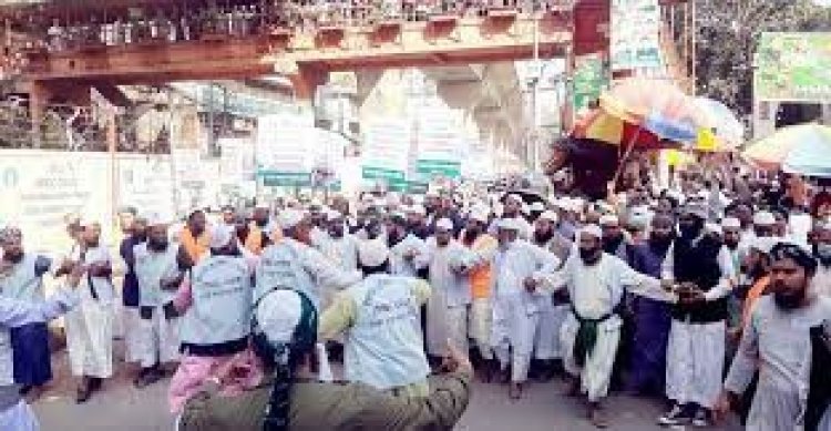 ‘সরকার পেটুক বাহিনীর চিন্তা করছে: খালি ব্যাগ নিয়ে বাজার থেকে ফিরছে মানুষ’