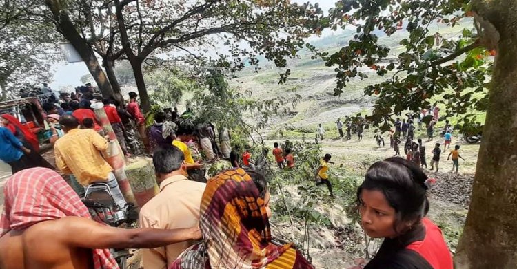 আশুলিয়ায় ঝোপের মধ্যে মিলল নারীর হাত-পা বাঁধা মরদেহ
