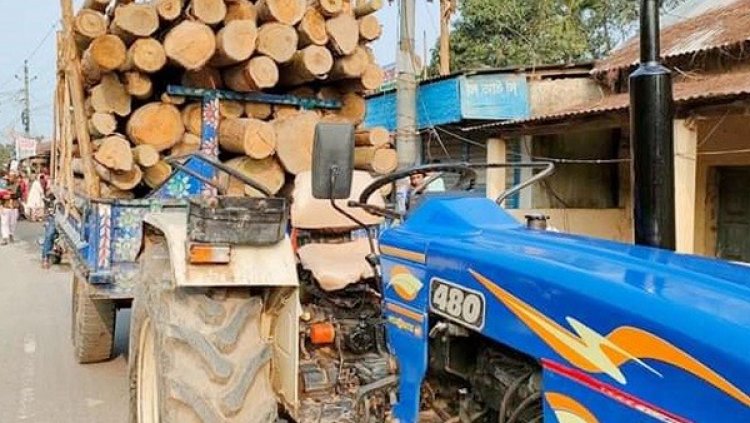 দিনাজপুরে সড়কে প্রাণ গেল ছোট ভাইয়ের, হাসপাতালে বড় ভাই