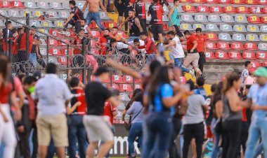  ফুটবল মাঠে মারামারিতে ১৭ জনের মৃত্যু