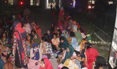 ইবিতে প্রভোস্টের পদত্যাগের দাবিতে ছাত্রীদের বিক্ষোভ