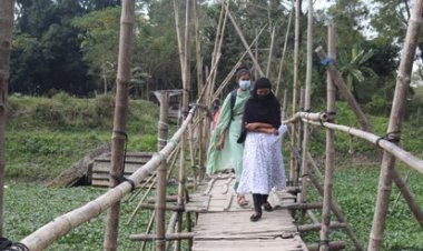 সেতু হয় না, সাঁকোই ভরসা ২০ হাজার মানুষের