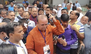 গণফোরাম একাংশের কাউন্সিলে হামলা, মোকাব্বির খানসহ আহত ২০