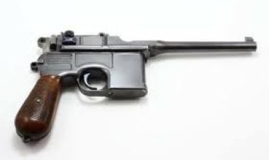  পিস্তল নিয়ে খেলতে গিয়ে শিশুর ছোড়া গুলিতে প্রাণ গেলো মায়ের