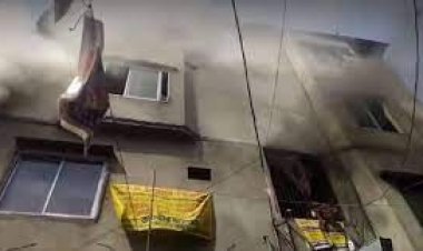 মিরপুরে সুতার গোডাউনে আগুন, নিয়ন্ত্রণে ৫ ইউনিট