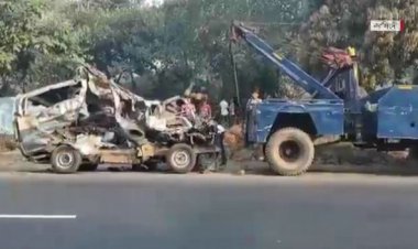  নরসিংদীতে বাস-মাইক্রো মুখোমুখি সংঘর্ষ, চালকসহ নিহত ৩