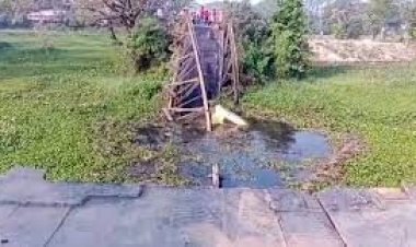 সেতু ভেঙে টঙ্গীবাড়ী-মাওয়া যোগাযোগ বন্ধ