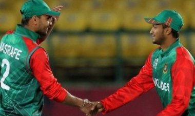 মাশরাফিকে টপকে গেলেন সাকিব