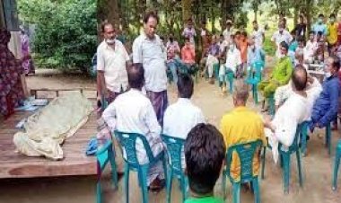 সম্পত্তির দাবিতে বাবার মরদেহ ২২ ঘণ্টা উঠানে ফেলে রাখলেন সন্তানরা