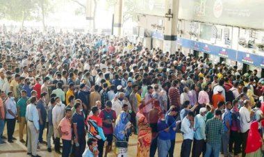 টিকিট পেতে কমলাপুরে উপচেপড়া ভিড়