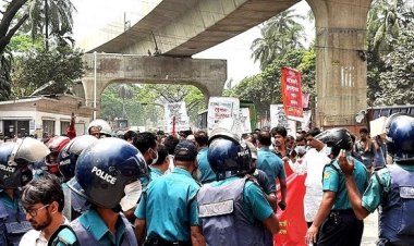 নিত্যপ্রয়োজনীয় দ্রব্যের মূল্য বৃদ্ধির প্রতিবাদে ​বাম সংগঠনের মিছিলে পুলিশী বাধা