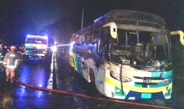 সিগারেটের আগুনে পুড়ল পিকনিক বাস