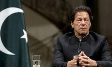 পিটিআই’কে ত্যাগ করলো মিত্র আরও ঝুঁকিতে ইমরান খান