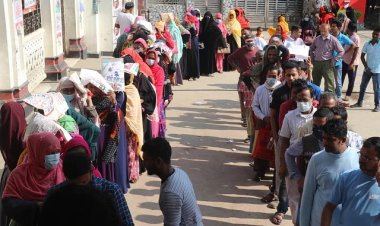 ‘টিসিবির লাইনে দাঁড়ানো লজ্জার কিছু নয়’