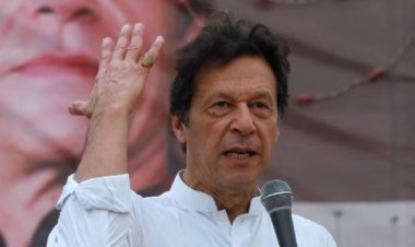  ক্ষমতা হারানোর ঝুঁকিতে ইমরান খান: ডাকলেন জরুরি বৈঠক