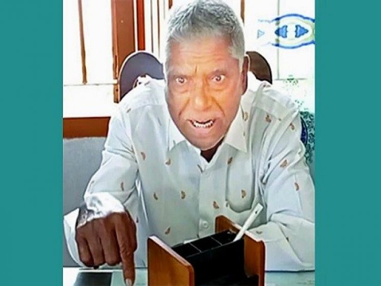 শ্রেণিকক্ষে ঢুকে ছাত্রীদের হিজাব খুলে নিল চেয়ারম্যান মানিক